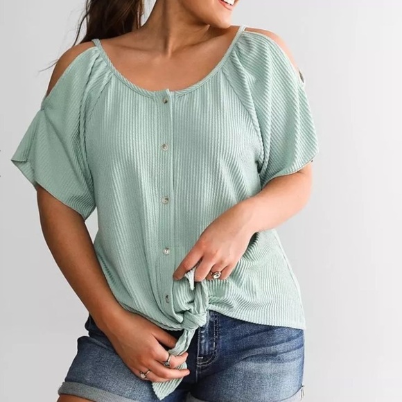 Day trip size large cold shoulder toe front top - Picture 3 of 7